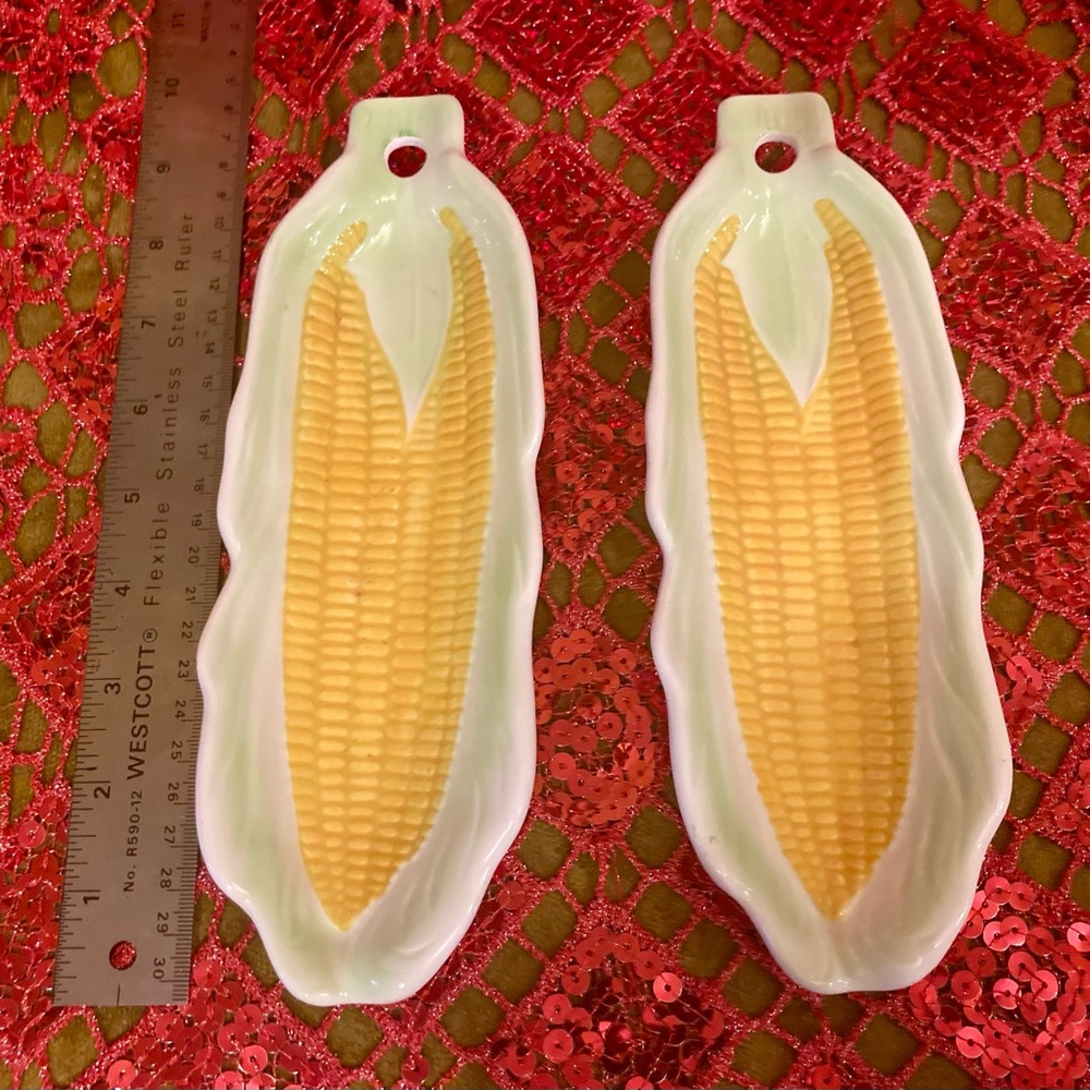 Set of 2 Vintage Corn Cob plates
